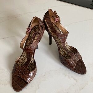 Bandolino size 6.5 Heeled Sandals